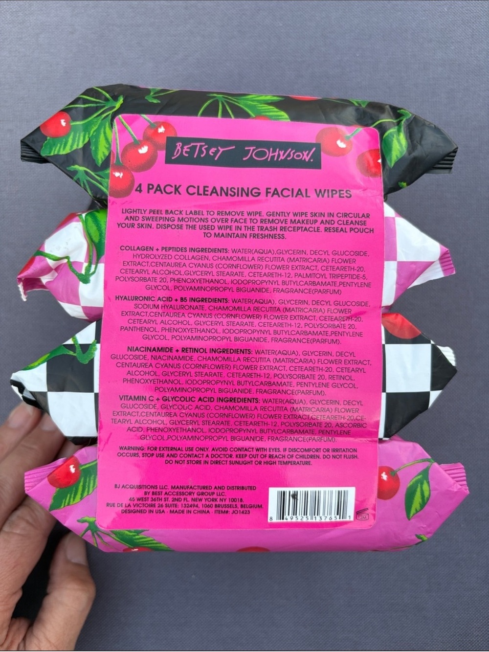 ๐ Betsey Johnson Cherry Vitamin C + Collagen Cleansing Facial Wipes - 4 Pack - Picture 2 of 4